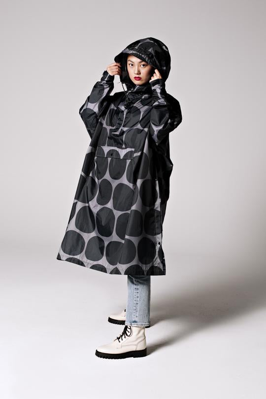 PONCHO BLACK POLKA