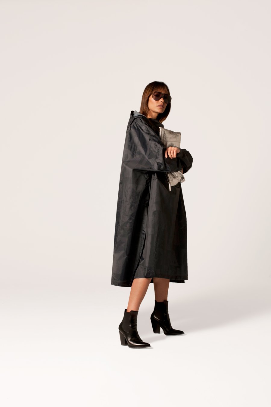 PONCHO BACK TO BLACK